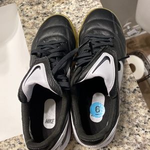 Brand new Nike shoes youth size 6 no tags on it